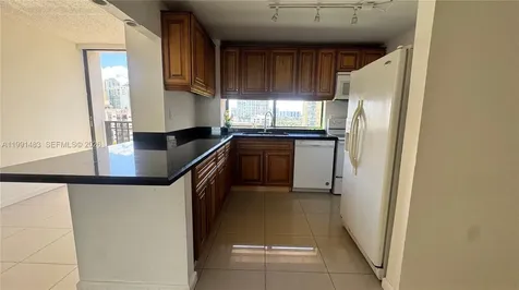 17021 N Bay Road Sunny Isles Beach FL 33160
