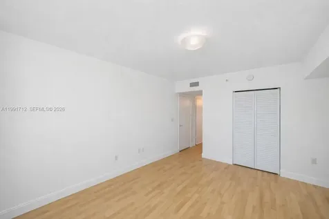 31 SE 5th Street Miami FL 33131