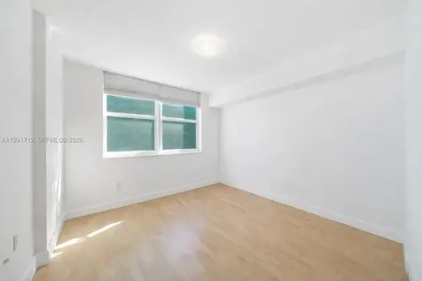 31 SE 5th Street Miami FL 33131