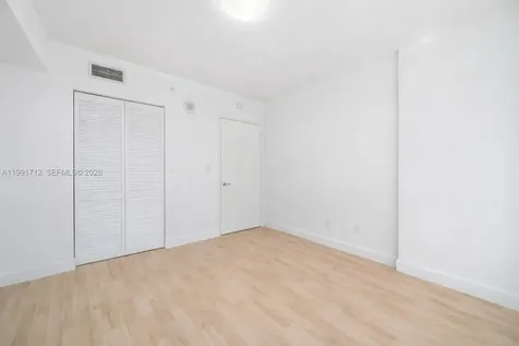 31 SE 5th Street Miami FL 33131