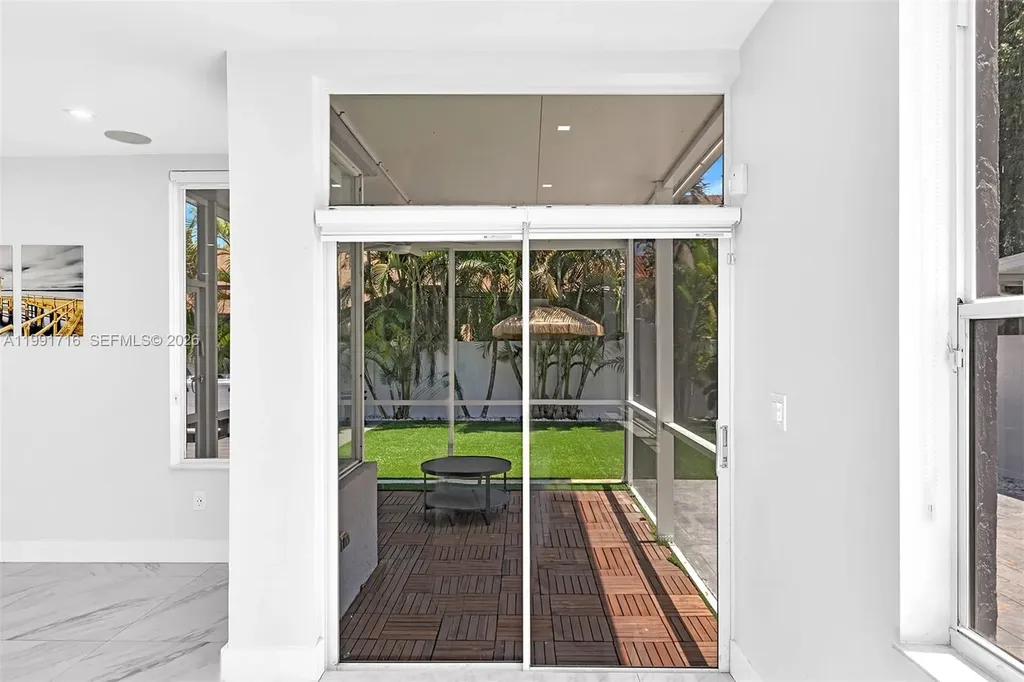 3085 N 36th Avenue Hollywood FL 33021