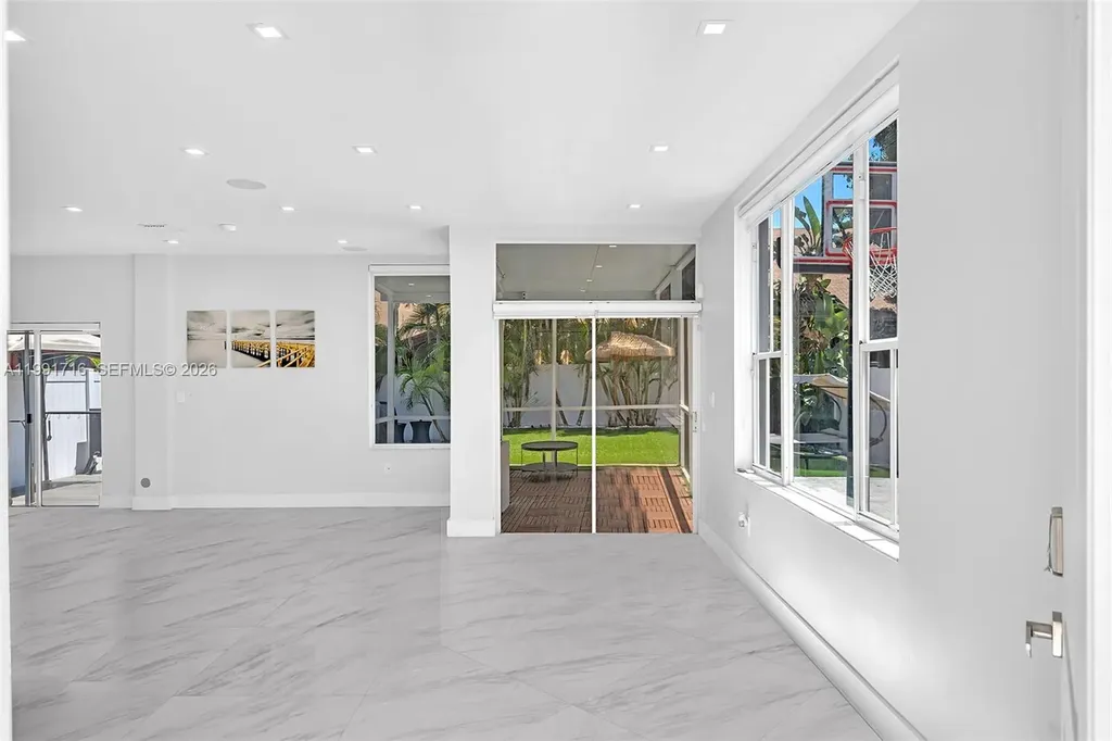 3085 N 36th Avenue Hollywood FL 33021