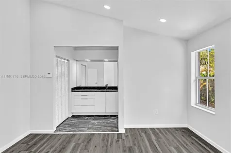 3085 N 36th Avenue Hollywood FL 33021