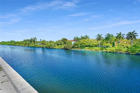 3675 N Country Club Drive Aventura FL 33180