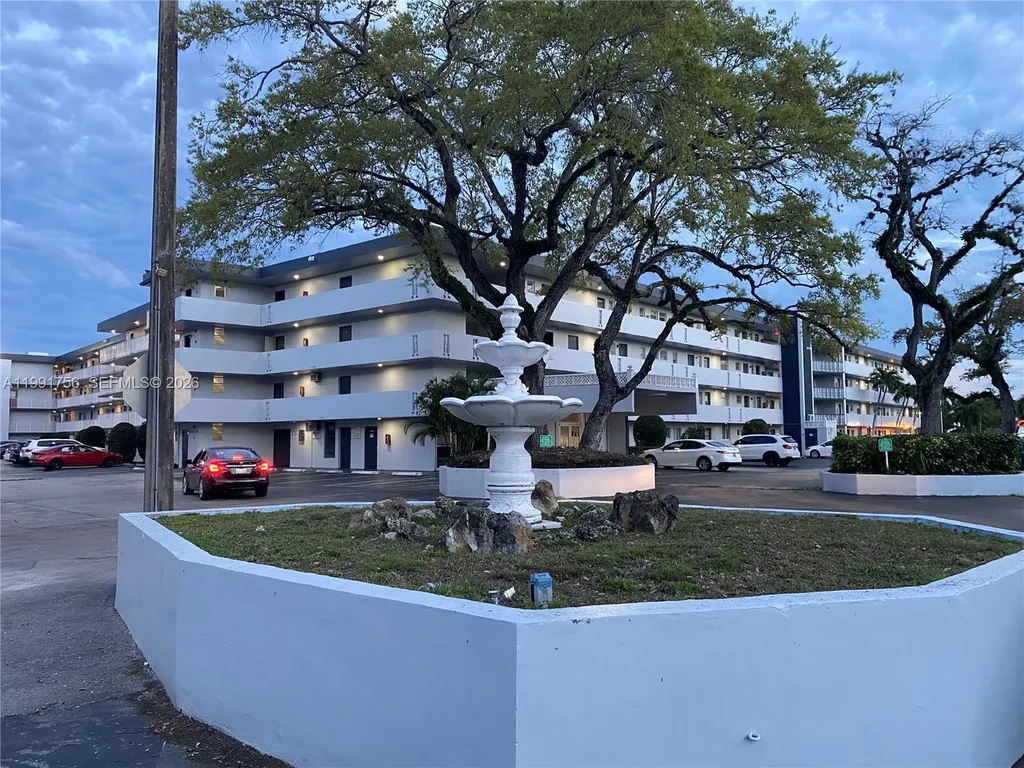443 NE 195th Street Miami FL 33179
