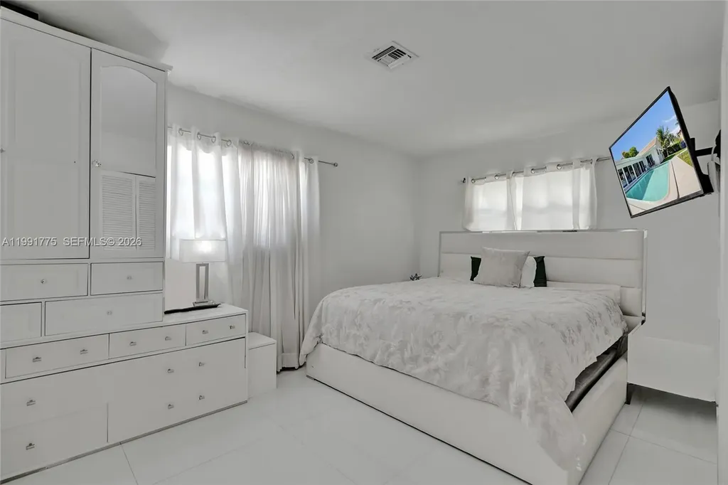 4100 Bayview Drive Fort Lauderdale FL 33308