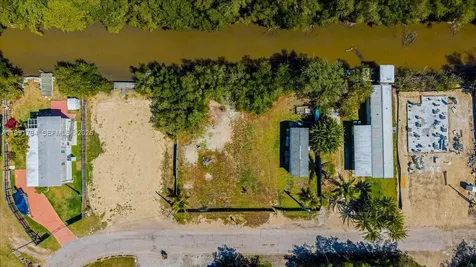 25 & 26 Plantation Drive Everglades City FL 34141