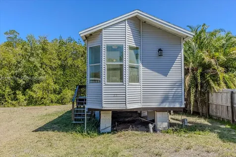 25 & 26 Plantation Drive Everglades City FL 34141