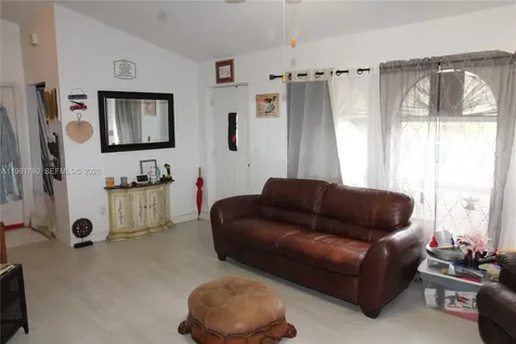 825 N Willow Street Clewiston FL 33440