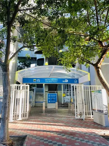 41 SE 5th Street Miami FL 33131