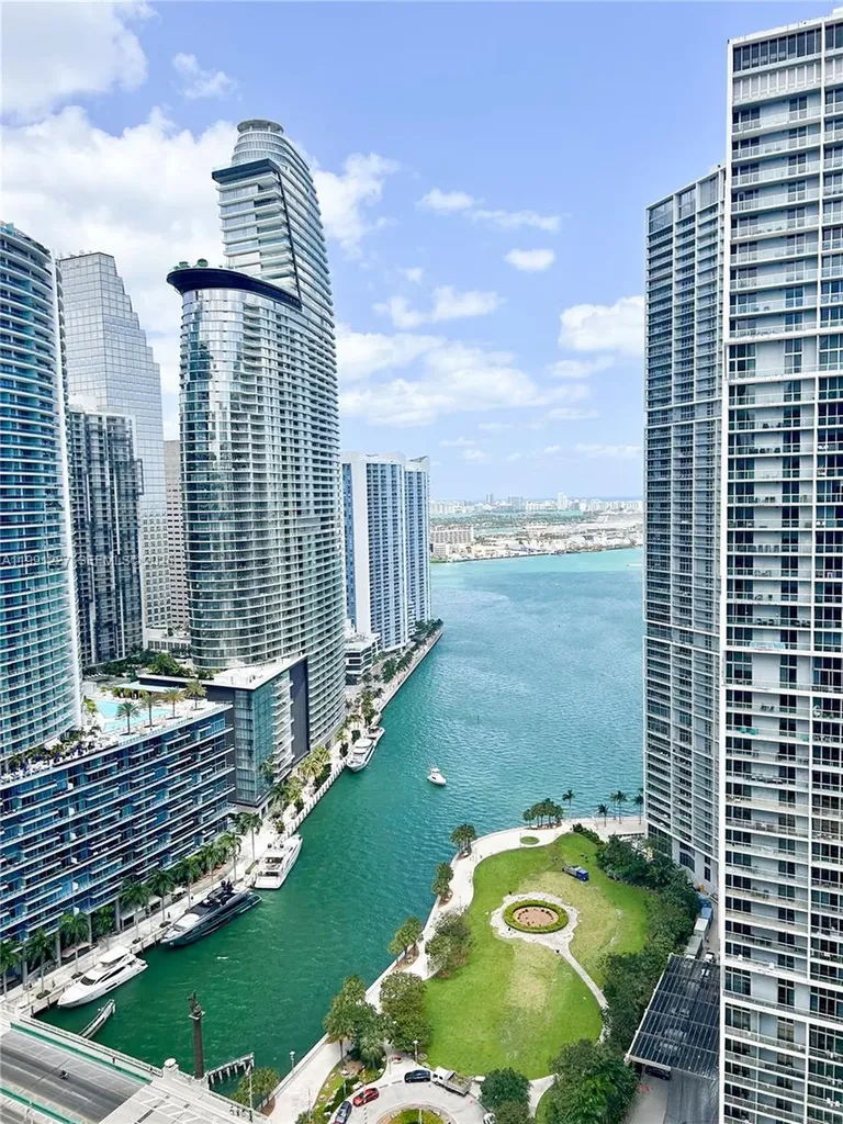 77 SE 5th Miami FL 33131