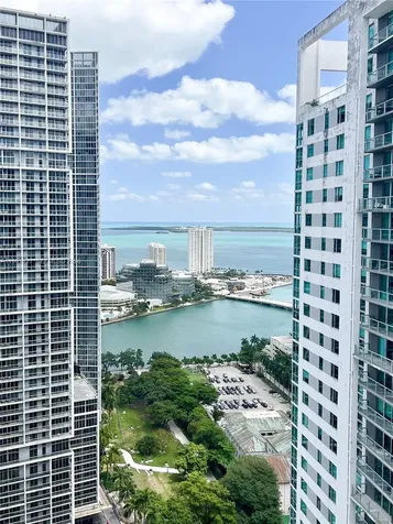 77 SE 5th Miami FL 33131