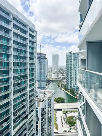 77 SE 5th Miami FL 33131