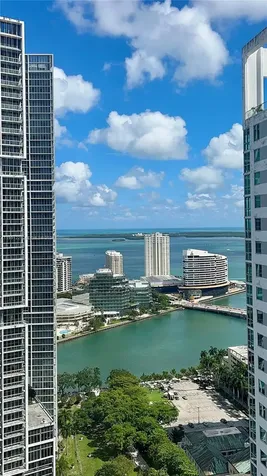 77 SE 5th Miami FL 33131