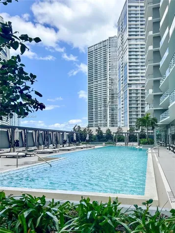 77 SE 5th Miami FL 33131