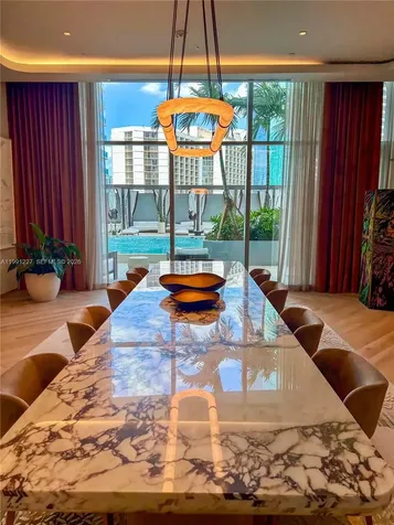 77 SE 5th Miami FL 33131