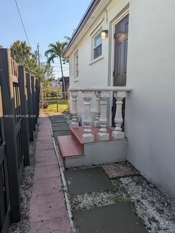 648 E 40th Street Hialeah FL 33013