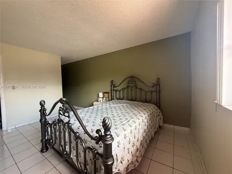 1800 W 54th Street Hialeah FL 33012