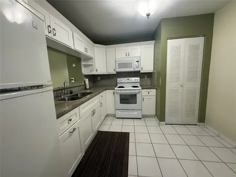 1800 W 54th Street Hialeah FL 33012