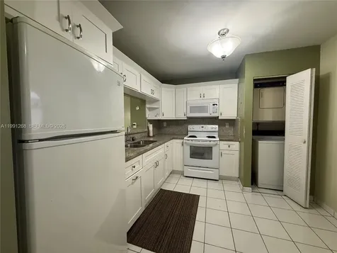 1800 W 54th Street Hialeah FL 33012