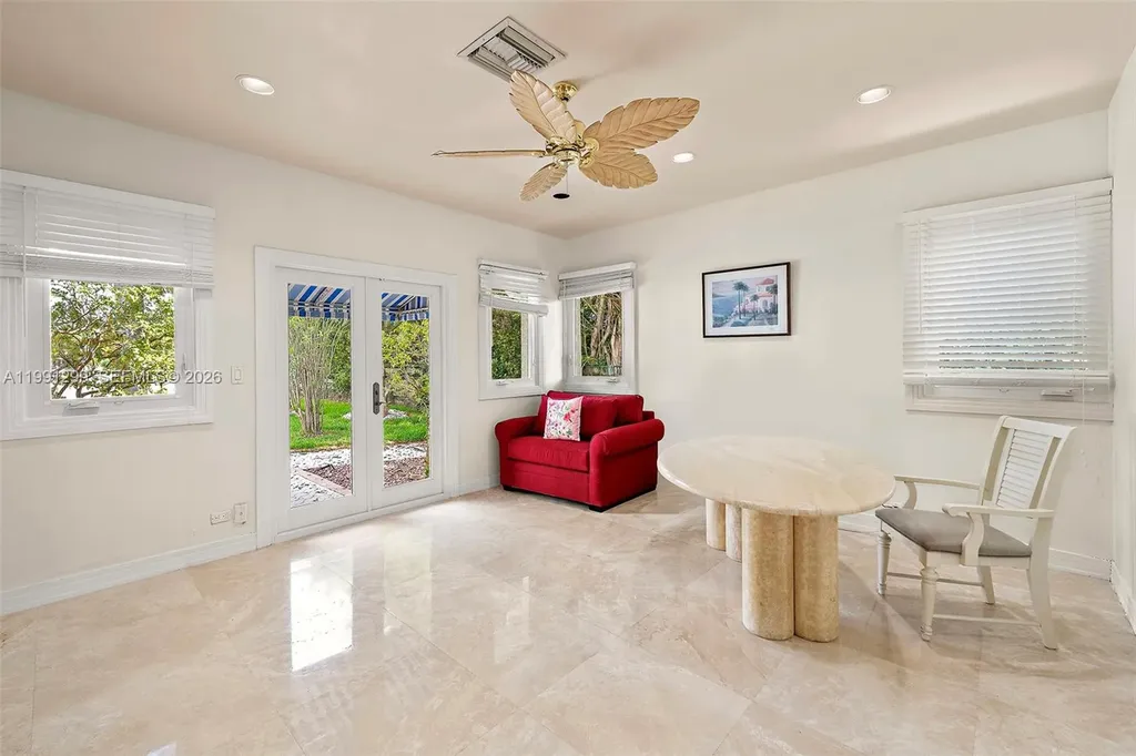 1047 S Southlake Drive Hollywood FL 33019