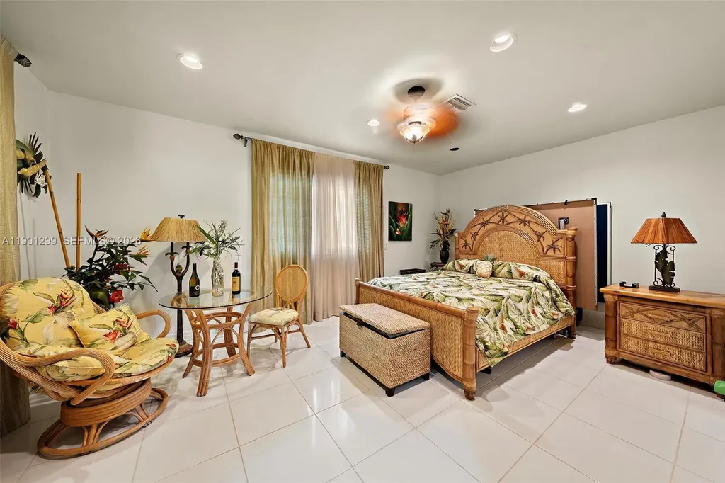 1047 S Southlake Drive Hollywood FL 33019