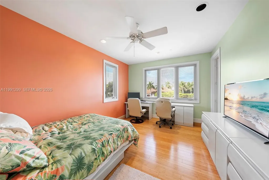 1047 S Southlake Drive Hollywood FL 33019