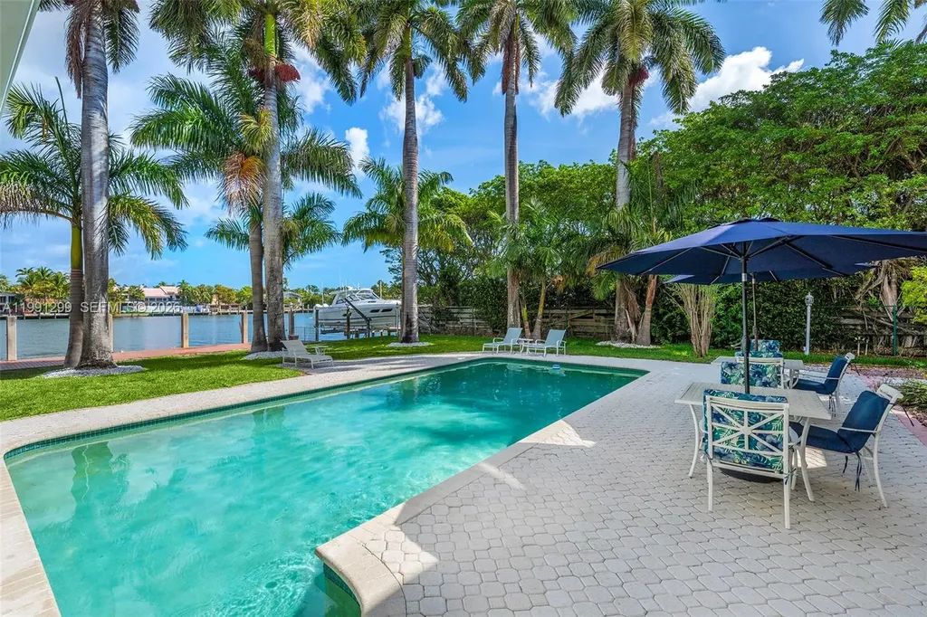 1047 S Southlake Drive Hollywood FL 33019
