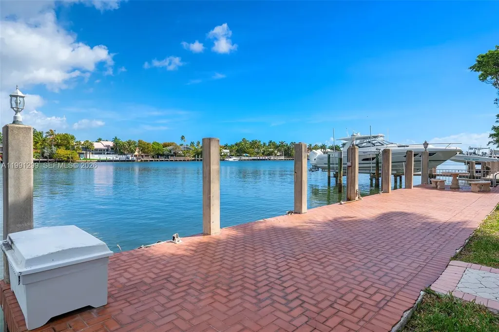 1047 S Southlake Drive Hollywood FL 33019