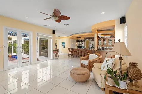 1047 S Southlake Drive Hollywood FL 33019