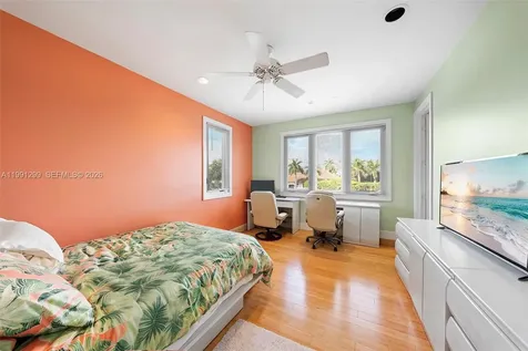 1047 S Southlake Drive Hollywood FL 33019