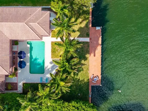 1047 S Southlake Drive Hollywood FL 33019
