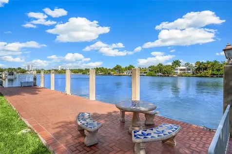 1047 S Southlake Drive Hollywood FL 33019