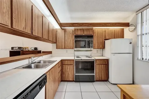 1502 Whitehall Drive Davie FL 33324