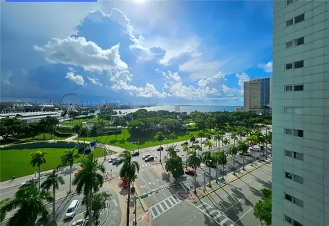 253 NE 2nd Street Miami FL 33132