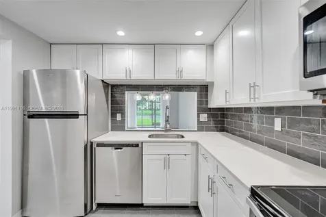 9330 Lagoon Place Davie FL 33324