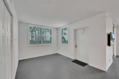 9330 Lagoon Place Davie FL 33324