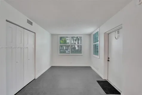 9330 Lagoon Place Davie FL 33324