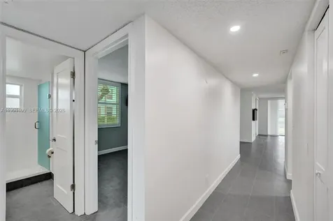9330 Lagoon Place Davie FL 33324