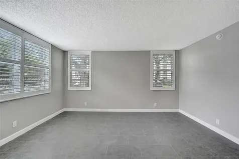 9330 Lagoon Place Davie FL 33324