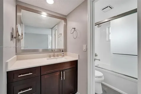 9330 Lagoon Place Davie FL 33324