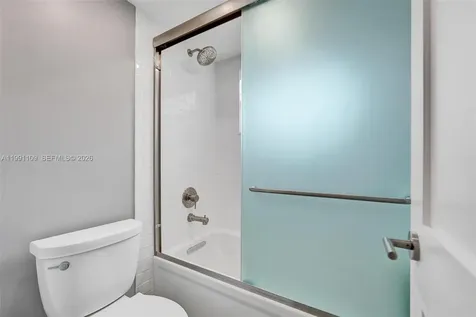 9330 Lagoon Place Davie FL 33324