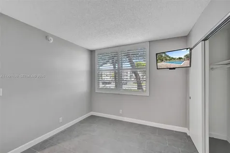 9330 Lagoon Place Davie FL 33324