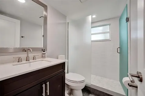 9330 Lagoon Place Davie FL 33324