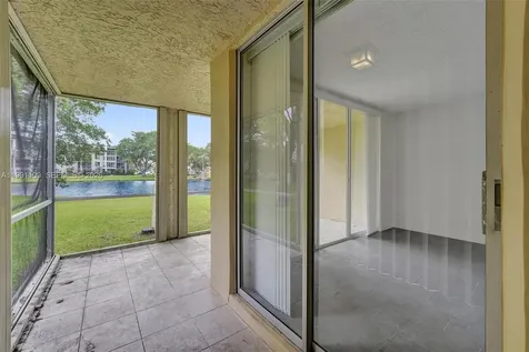 9330 Lagoon Place Davie FL 33324