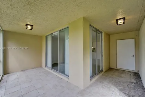 9330 Lagoon Place Davie FL 33324