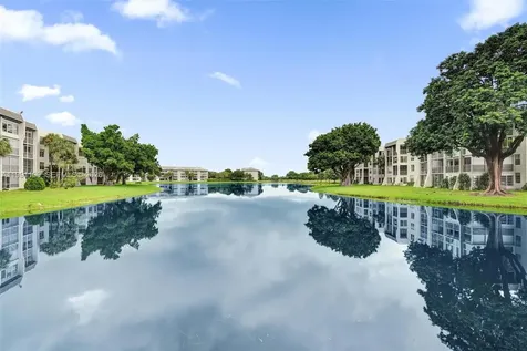 9330 Lagoon Place Davie FL 33324