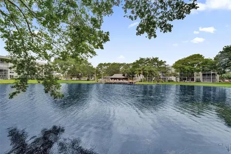 9330 Lagoon Place Davie FL 33324