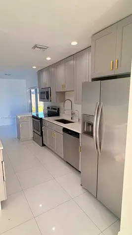 4680 NE 2nd Avenue Oakland Park FL 33334