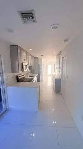4680 NE 2nd Avenue Oakland Park FL 33334